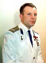 Yuri Gagarin Unsigned 8 x 6 Photo - Russian cosmonaut - First person in space *2