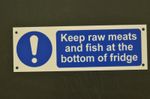 KEEP RAW MEATS & FISH AT BOTTOM OF FRIDGE sign or sticker 150x50mm food hygiene