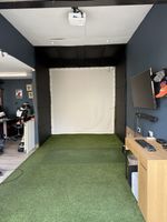 Golf Sim SkyTrak, BenQ Projectors, Gaming PC, Hitting Mat - Complete Setup