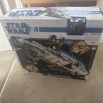 Millennium Falcon the Legacy Collection &  Han and Chewie Hasbro Star Wars 2008
