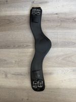 Fairfax 28" Narrow Gauge Dressage Girth in Black with sheepskin cover