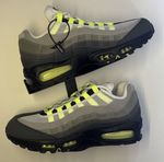 Floating Shoe / Trainer Wall Display / Mount / Shelf - Black, White & Grey 