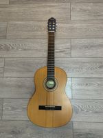 Valencia 200 Series 4/4 full size classical guitar with bag