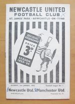 NEWCASTLE UNITED v MANCHESTER UNITED 1953/1954 Fair/Good Cond Football Programme