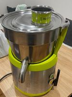 Santos Centrifugal Juicer Miracle Edition Automatic Feed Countertop 1.3kW