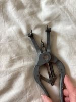 VINTAGE HELLERMANN 3 PRONG RUBBER SLEEVE EXPANDING PLIERS ELECTRICIANS OLD TOOLS