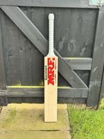 Cricket Bat English Willow - Perfect Balance Straight Grains