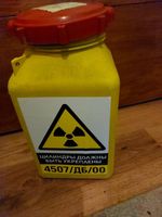 Original  prop " BOND 007 World is not enough  plastic Radioactive  Red Top Cont