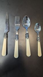 Vintage Style 24-Piece Flatware Set - Cream & Silver