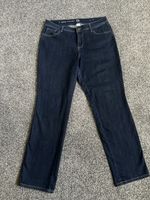 W62 Classic Fit Straight Size 12 Stretch