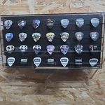 OASIS PLEC SET LIAM & NOEL GALLAGHER IN PERSPECS CASE. 28 PLECTRUMS INCLUDED 