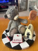 Me To You VERY RARE ‘Spreading A Little Love’ Figurine