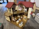 Sylvanian Families Beechwood Hall & Lights- Full Of Furniture & 1  Rabbit Family