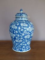 LARGE ANITIQUE 19TH CENTURY CHINESE PORCELAIN BLUE AND WHITE JAR - QING