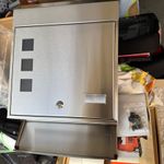 Silver Metal Wall Mounted Residential Locking Mailbox, 1 Compartment, Keys