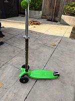 Micro Green 3-Wheel Children's Push Scooter for Ages 4-7, Push Scooter