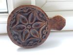 TREEN WOOD ANTIQUE HAND CARVED RUSTIC OAK BUTTER PRINT / MOULD L 14.25 cm