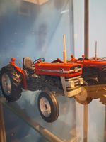 Universal Hobbies Massey Ferguson 135 1:16 Scale