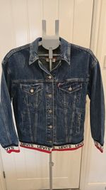 VERY RARE VINTAGE UNIQUE LEVIS DEMIN JACKET WITH LEVIS BANDING SIZE XS!!