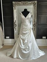 Sample Wedding dress unworn size 10 Ivory satin