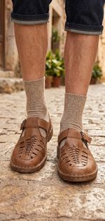 Used sandals men leather  size is 7.5