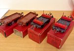 CH176: HORNBY TRAINS O GAUGE FREIGHT WAGONS X 4 Lumber & Flat Trucks