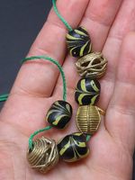 ANTIQUE VENETIAN GLASS BLACK GREEN FEATHER TRADE AFRICAN LOST WAX METAL BEADS X7