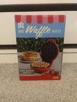 Mini Waffle Maker 550W for Individual Waffles Brand New In Box