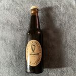C1950s ERA GUINNESS EXTRA STOUT DUBLIN AND LONDON BOTTLE SHAPE ADV CLOTHES BRUSH