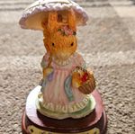 Leonardo Little Book Village Sally Squirrel Multicoloured Figurine on Base