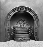 IMMACULATE CAST IRON FIREPLACE / FIRE SURROUND / VICTORIAN ARCH STYLE SOLID FUEL