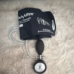 Welch Allyn DuraShock DS54 Sphygmomanometer - blood pressure cuffs