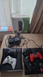 ONE XBOX  & ONE PS4 CONSOLE BUNDLE + X4 CONTROLLERS + MORE THAN 40 FREE GAMES 