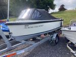 Maxima 490 motor boat