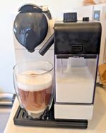 DeLonghi EN520.W Nespresso Lattissima plus Coffee Maker White