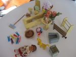 VINTAGE DOLLS HOUSE FURNITURE AND ORNAMENTS BATHROOM SET