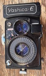 Yashica E TLR Medium Format Film Camera – Yashinon 80mm f/3.5 – Vintage
