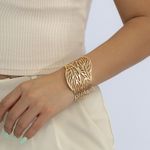 ¸Vintage Leaf Bracelet Minimalist Fashionable Wide Leaf Shape Hollow Bracelet
