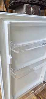Logik LUL55W23 Undercounter Fridge 55cm 85L White Reversible Door