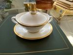 Royal Doulton Sauce/Gravy Boat With A Lid. . Gold Trimmed Fine Bone China .