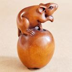 M8254 - 2" Hand Carved Boxwood Netsuke Figurine - Lovely Mouse