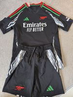 Arsenal kids Football Kit Age 12 in very Condition Check my page