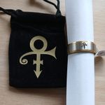 👀 PRINCE STAINLESS STEEL SILVER  COLOURED RING ⭐️ SIZE 11 ⭐️ IN GOLD LOGO BAG