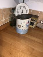 Antique/vintage Patterned hand-cranked flour sifter  (c. 1920s–1940s).