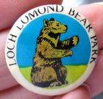 LOCH LOMOND BEAR PARK ZOO vintage 1970s souvenir promotional 25mm pin BADGE