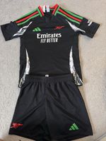 Arsenal kids Football Kit Age 5-6 in very Condition Check my page