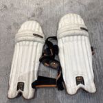 NEW BERY Krakatoa Batting Pads Boy’s. In Good Used condition. 