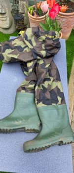 Avid Carp Distortion Camo Chest Waders Size 11
