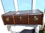 LARGE VINTAGE BROWN STEAMER TRUNK - CHEST STORAGE COFFEE TABLE