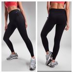 NIKE Women's universa Medium-Support High-Waisted 7/8 Leggings with Pockets